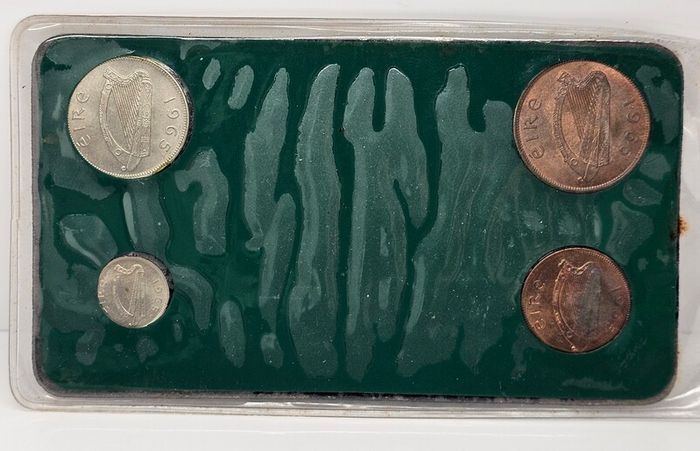 Ireland 1965 Coin Set in Plastic Holder Florin 3d 1d 1/2d