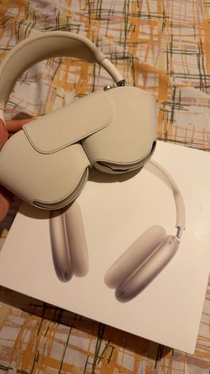 AirPods Max Starlight