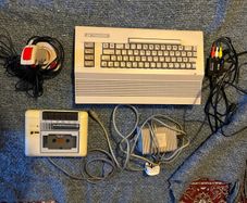 Commodore 64 Retro Gaming Collection C64, Datasette, Joystick, 30+ Games & Book