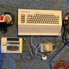 Commodore 64 Retro Gaming Collection C64, Datasette, Joystick, 30+ Games & Book