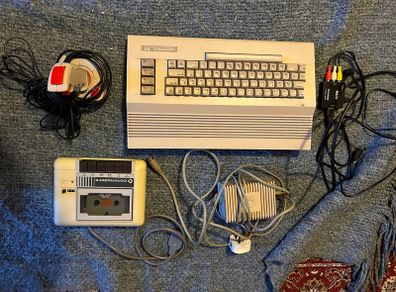 Commodore 64 Retro Gaming Collection C64, Datasette, Joystick, 30+ Games & Book