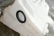 Genuine Toyota Land Cruiser 96-02 ,85315-60260 (jar Assy, Windshield Washer)