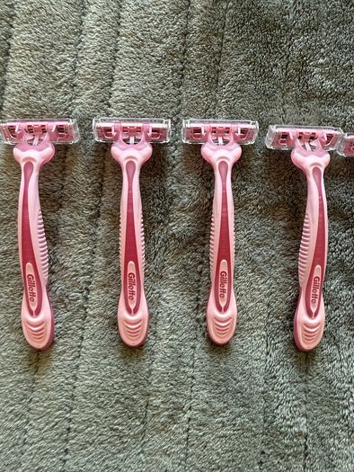 Brand new Gillette Venus disposable razors (10 in total)