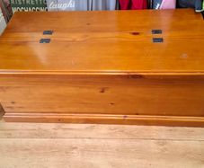 Pine blanket box