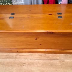 Pine blanket box
