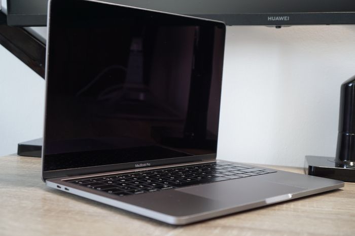 Apple MacBook Pro 13" (2019) | i5 2.4GHz | 16GB RAM | 4x Thunderbolt