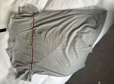 Tommy Hilfiger t shirt