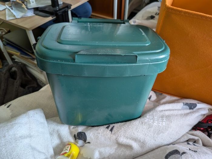 small compost bin