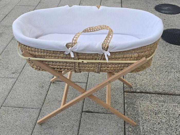 Moses basket by baby elegance