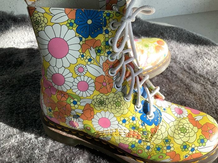 Dr Martens / Docs Size 5, 1460 Pascal Leather Boots in Daisy Floral Butterfly Print