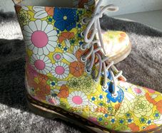 Dr Martens / Docs Size 5, 1460 Pascal Leather Boots in Daisy Floral Butterfly Print