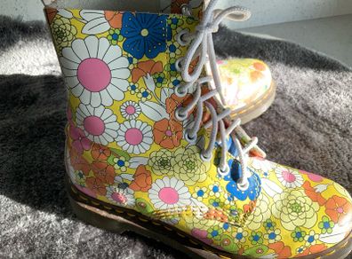Dr Martens / Docs Size 5, 1460 Pascal Leather Boots in Daisy Floral Butterfly Print