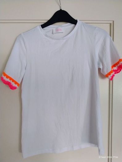 white t shirt