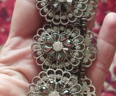 Vintage bracelet in silver tone with rhinestones.