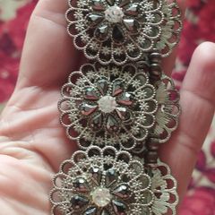 Vintage bracelet in silver tone with rhinestones.