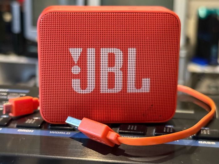 JBL GO 2 Red Portable Bluetooth Speaker-Excellent Condition with Orange Cable
