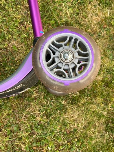 Girls purple 3 wheel scooter