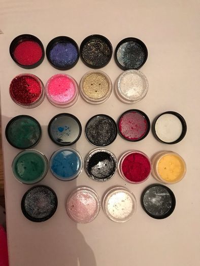 Eye glitters and shimmers