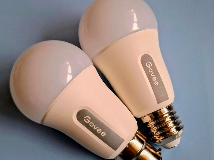 Govee Smart Bulbs (2)