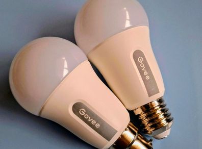 Govee Smart Bulbs (2)