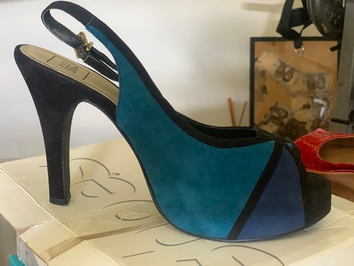 8 Pairs of Heels - size 9