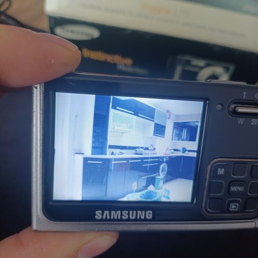 Samsung Digimax L70 7.2MP 3x Zoom Digital Camera