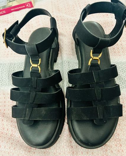 As new Women's black sandals size (40) 7