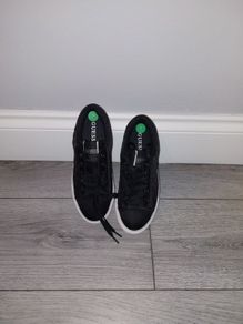 Guess black runners