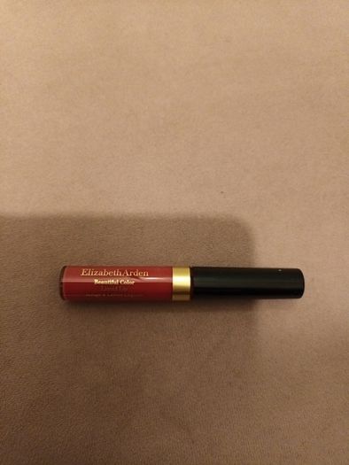 Elizabeth Arden liquid lip