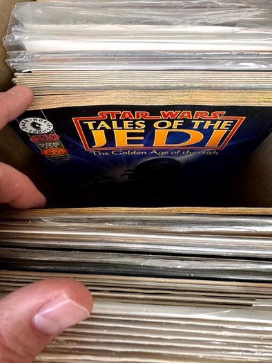 Marvel, DC & Indie Medium Comic Box w 180 comics for Sale