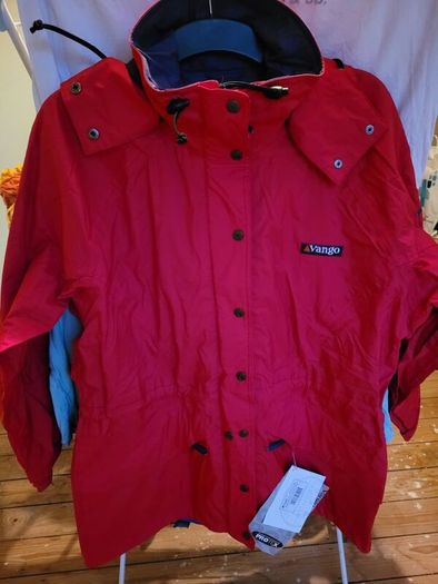 Brand New Vango Ladies Raincoat Size in Deep Pink Colour - L