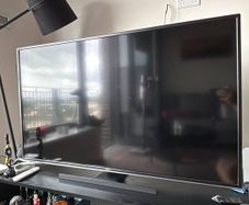 Hitachi 43 Smart TV with Alexa Excellent Condition