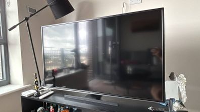 Hitachi 43 Smart TV with Alexa Excellent Condition