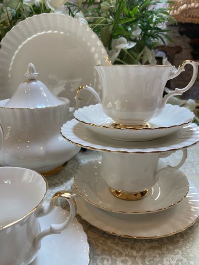 Royal Albert "Val D'or " tea set