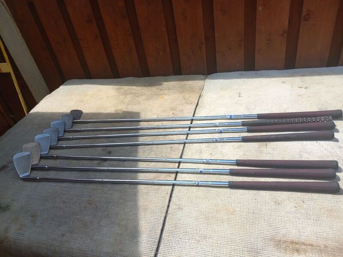 Dunlop golf irons. Right handed clubs