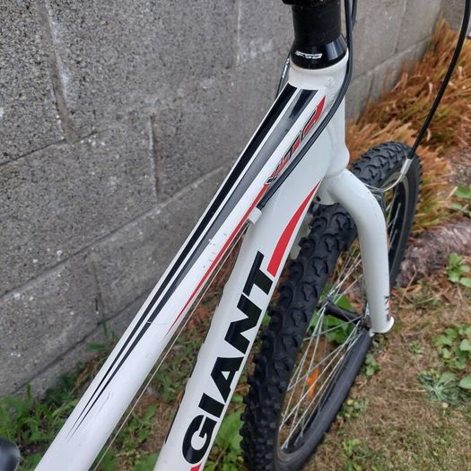Giant XTC JR 24" wheel kids bike - kids aged 7-12 years old - Excellent condition - Mountain bike