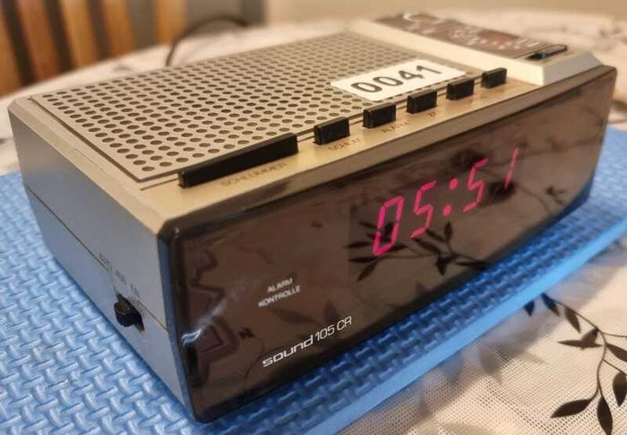 Vintage - Sound 105 - AM/FM Dual Alarm Clock Radio Model CR, Full Tested.