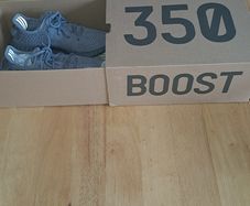 Yeezy  grey unworn size 5 kids