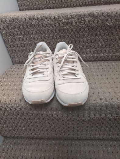 Nike trainers (almost new)