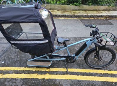 Electric longtail cargo bike