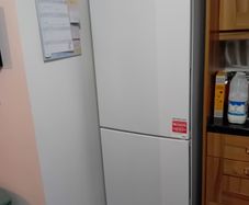 Hoover 252L Low Frost Freestanding Fridge Freezer - White