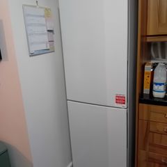 Hoover 252L Low Frost Freestanding Fridge Freezer - White