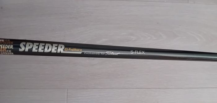 Titleist 905R driver.