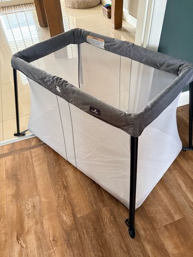 Travel cot