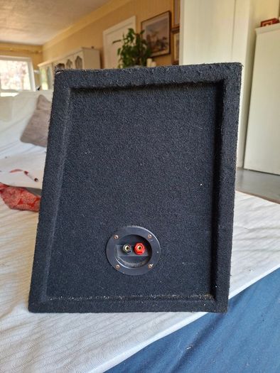 600 watt sub woofer in cabinet