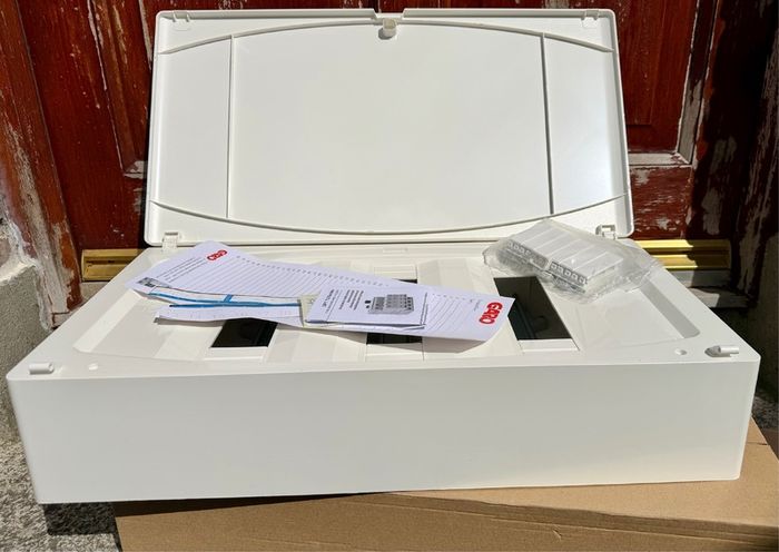 Garo 3 x 12 mod plastic consumer unit enclosure , brand new