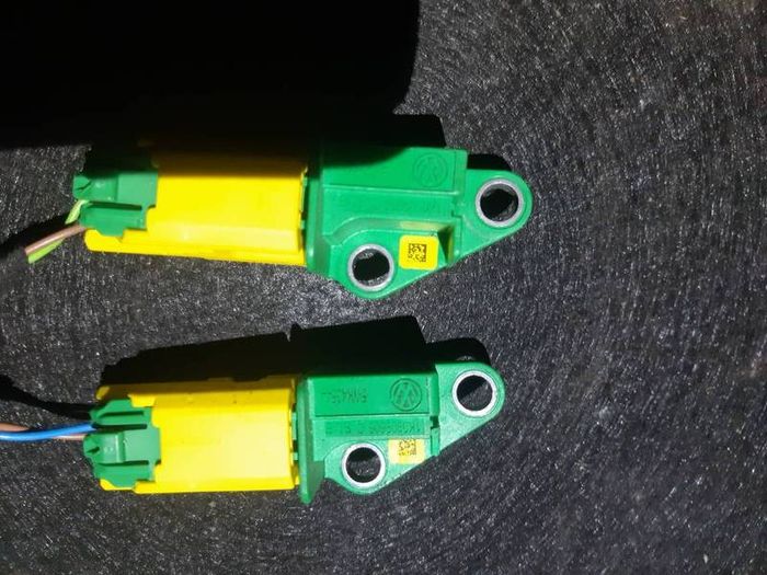 Audi A4 B8 A6 A5 A3 2008-2015 Crash Impact Sensor 2 Pcs