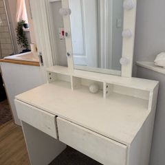 vanity table