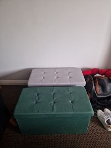 2x boxes with cushion