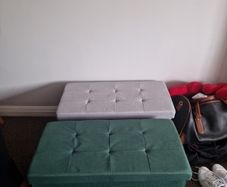 2x boxes with cushion